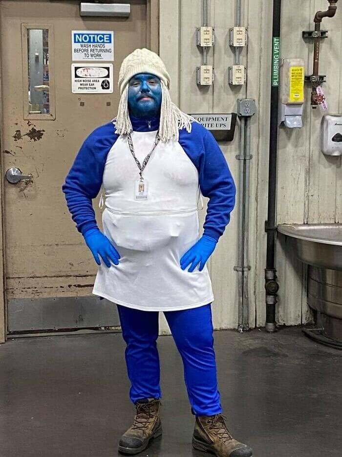 When Coworkers Agreed On A Halloween Costume But Only One Person Went For It