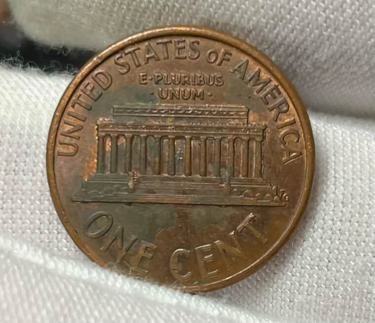 1992 D Lincoln Memorial Cent (Close AM Variety) - $558+ (Uncirculated Mint State)
